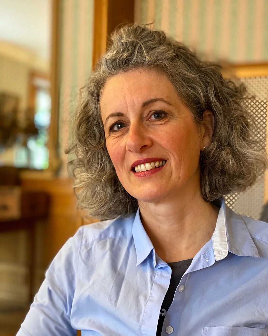 Yvonne Künzler Coka in ihrer Praxis